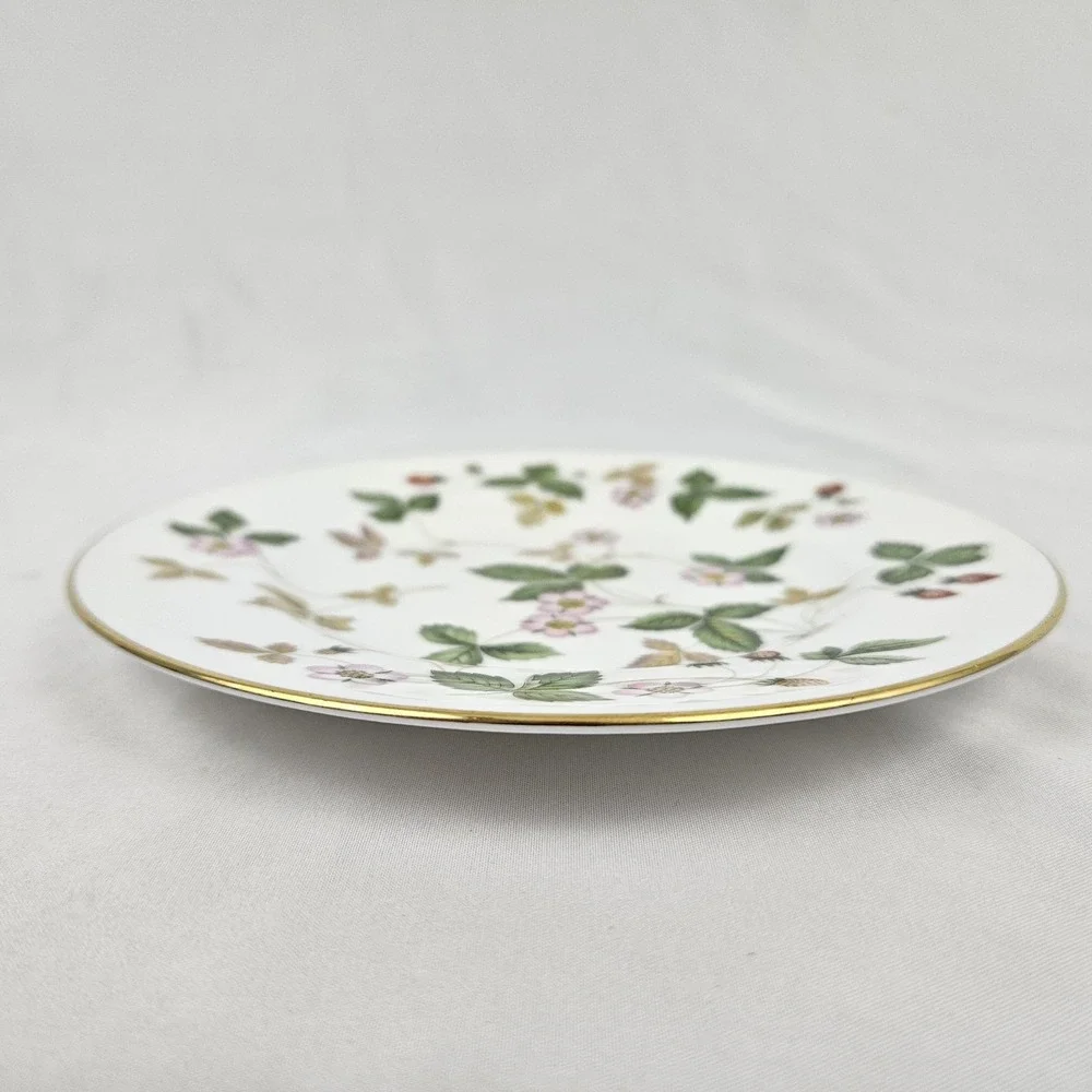 Wedgwood Wild Strawberry Bread Butter Plate Gold Trim 6